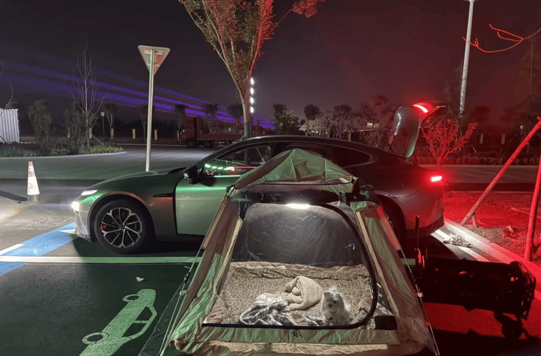 期间年轻人旅行掀起“帐篷过夜”热潮澳门新葡京网页不住酒店住帐篷!国庆(图3) 期间年轻人旅行掀起“帐篷过夜”热潮澳门新葡京网页不住酒店住帐篷!国庆(图3)